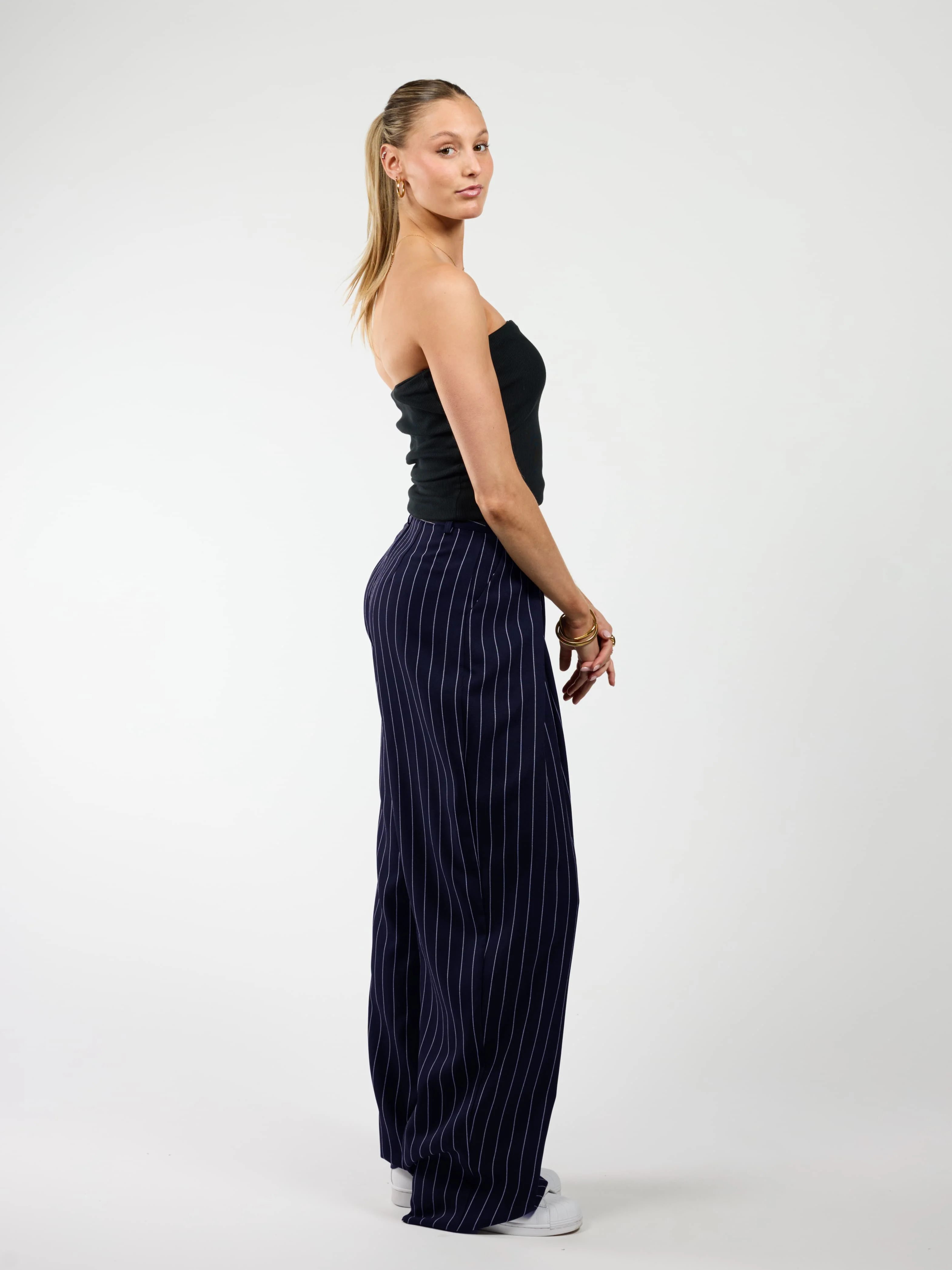 Ella | Wide leg pantalon met plooien | Navy met krijtstreep | Tall - Image 3