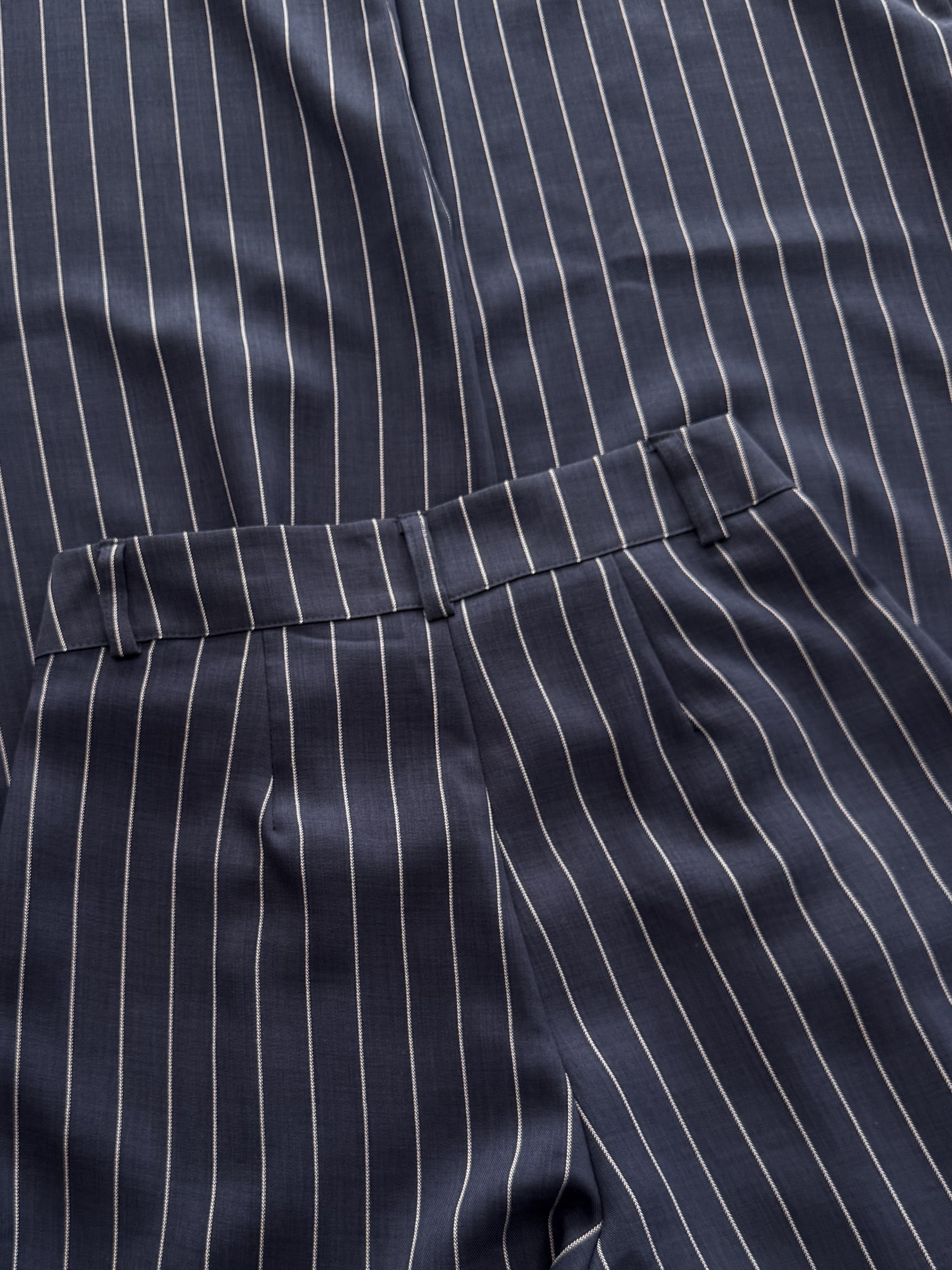 Ella | Wide leg pantalon met plooien | Navy met krijtstreep | Tall - Image 5