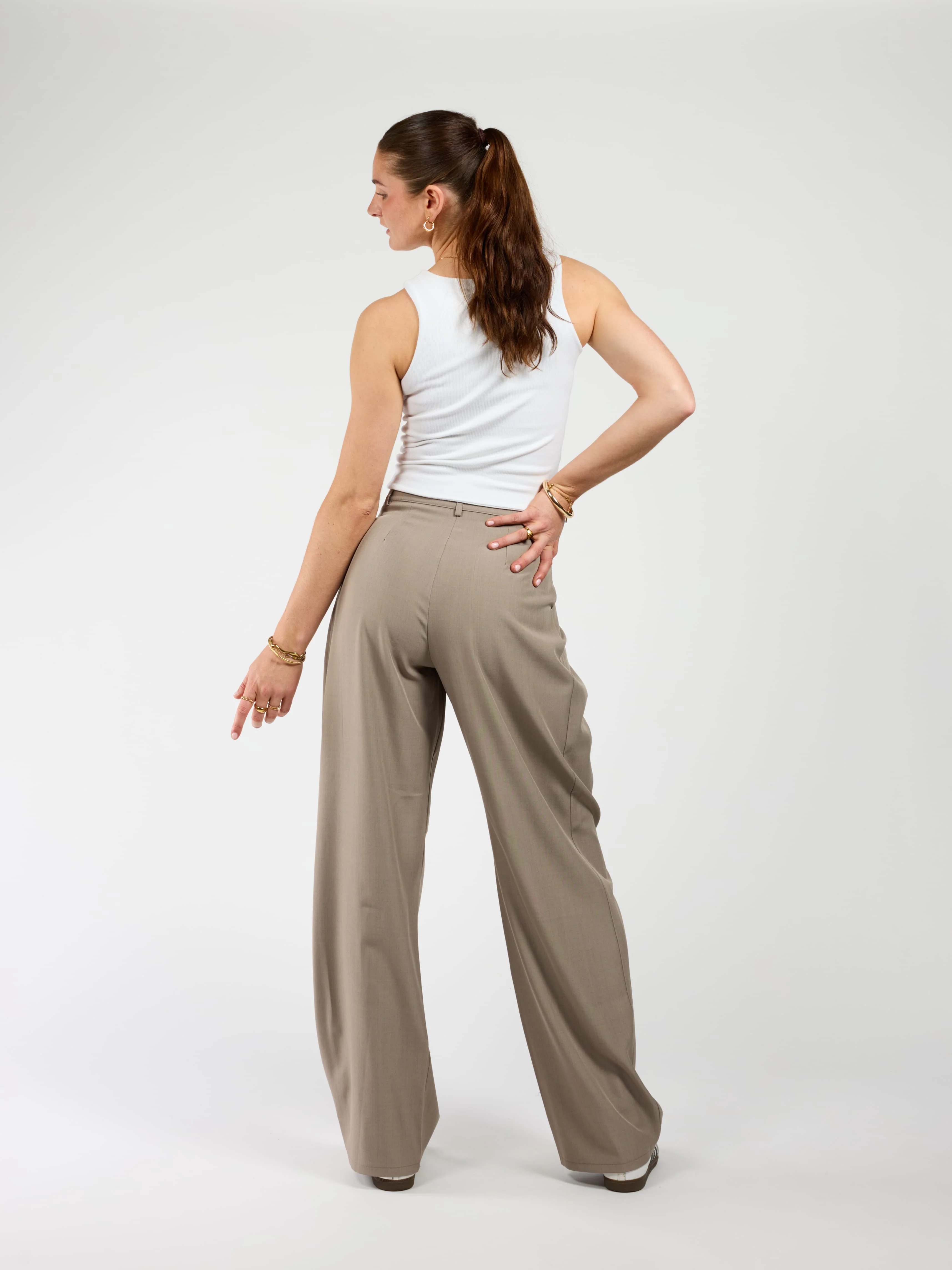 Ella | Wide leg pantalon met plooien | Taupe | Tall - Image 6