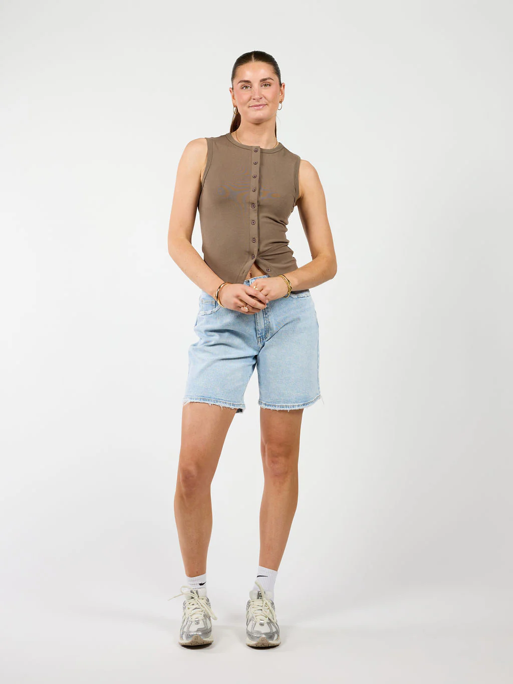 Hazel | Tanktop met knopen | Earthy olive | Tall - Image 3