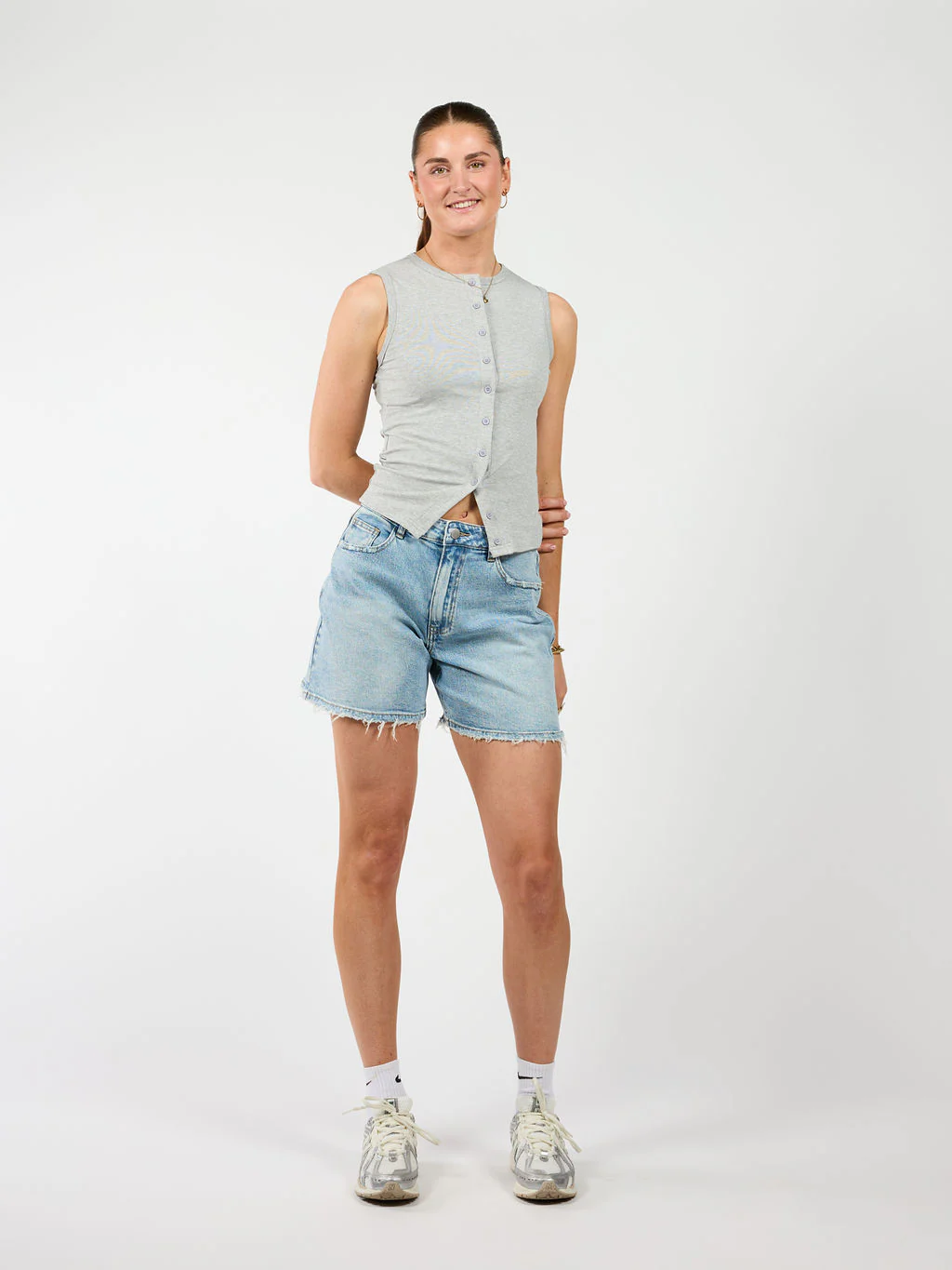Hazel | Tanktop met knopen | Grijs | Tall - Image 3