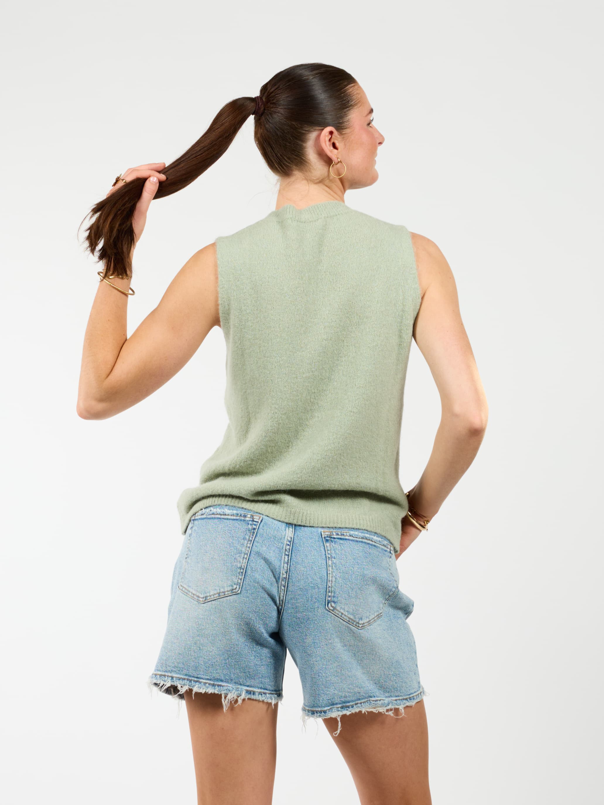 Isa Knitted Spencer | Sage groen | Tall - Image 5