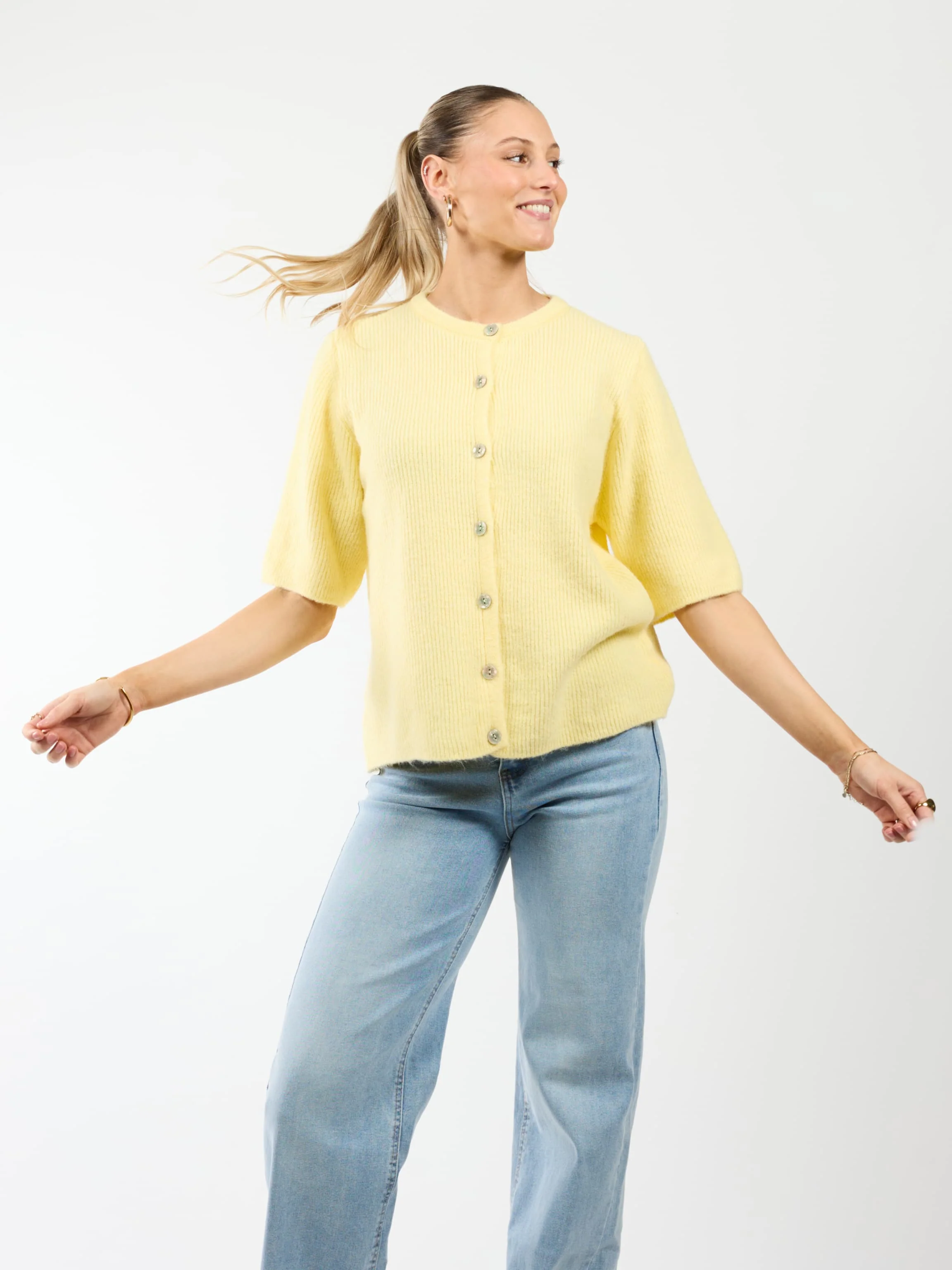 Lena Gebreid Vest met Knoopjes | Geel | Tall - Image 4