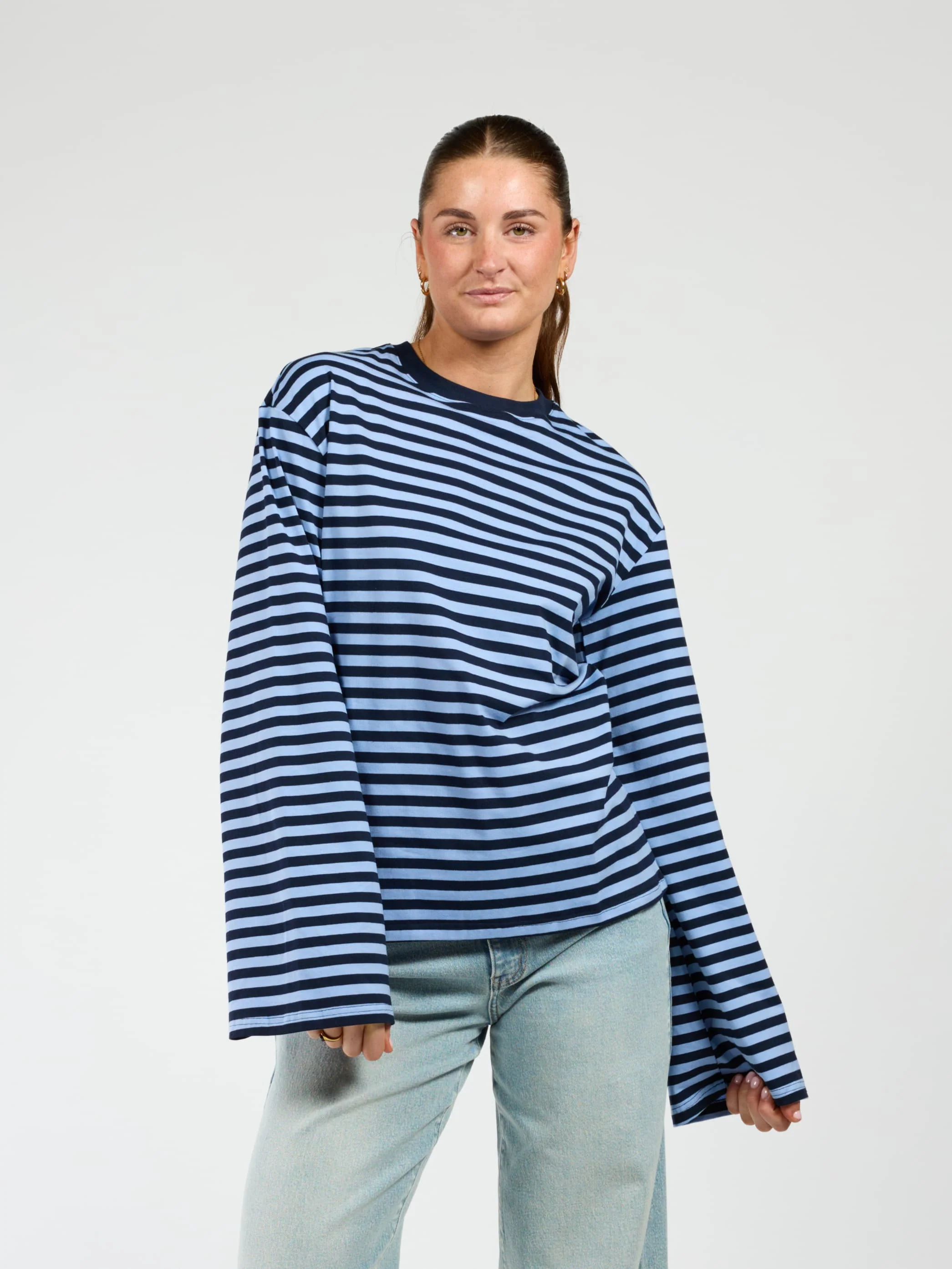 Nine Tee | Wijd uitlopende mouw | Gestreept blauw | Tall