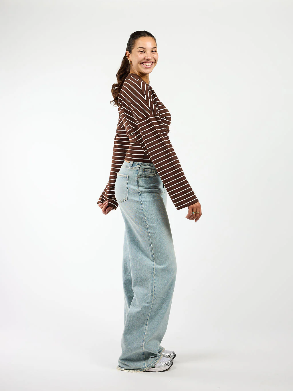 Sanna Tee | Donkerbruin gestreept | Tall - Image 7